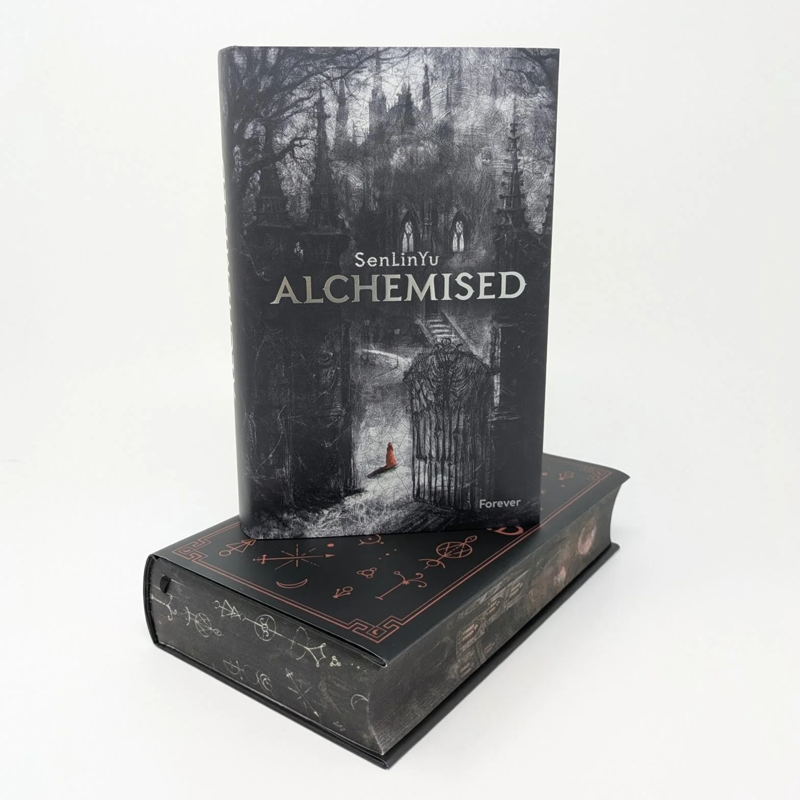 Alchemised English Edition: The global dark fantasy sensation, with sprayed edges