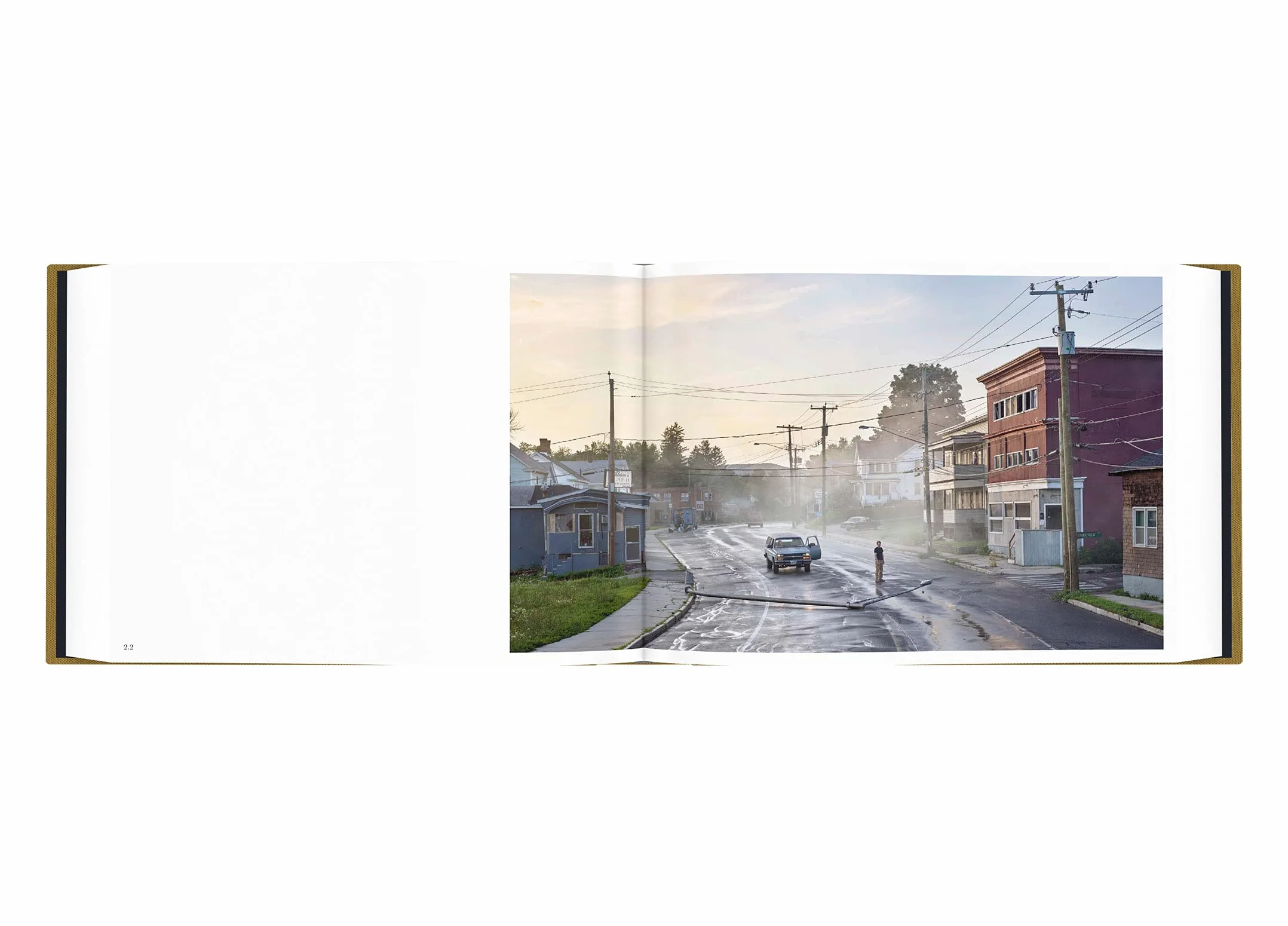 Gregory Crewdson Alone Street /anglais