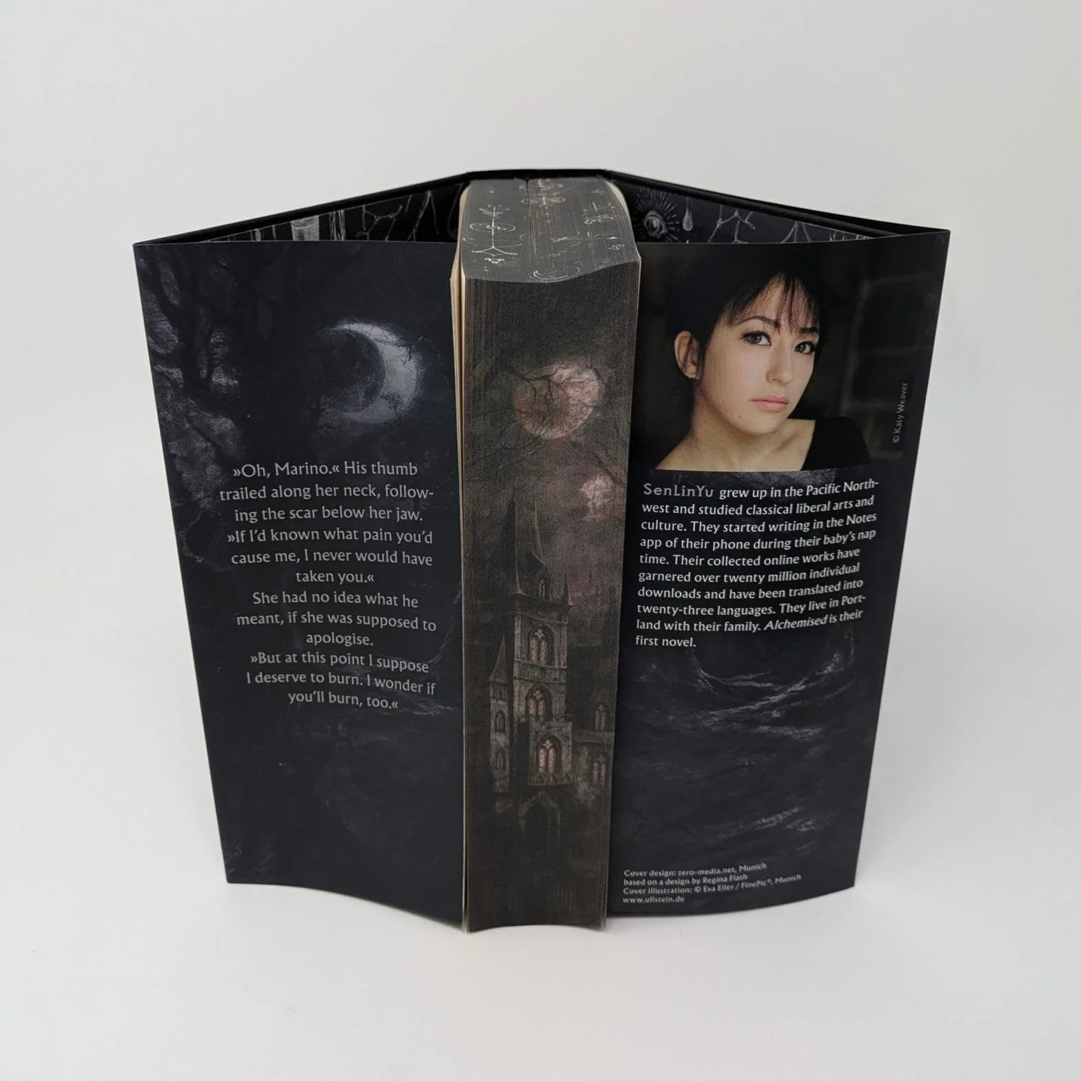 Alchemised English Edition: The global dark fantasy sensation, with sprayed edges