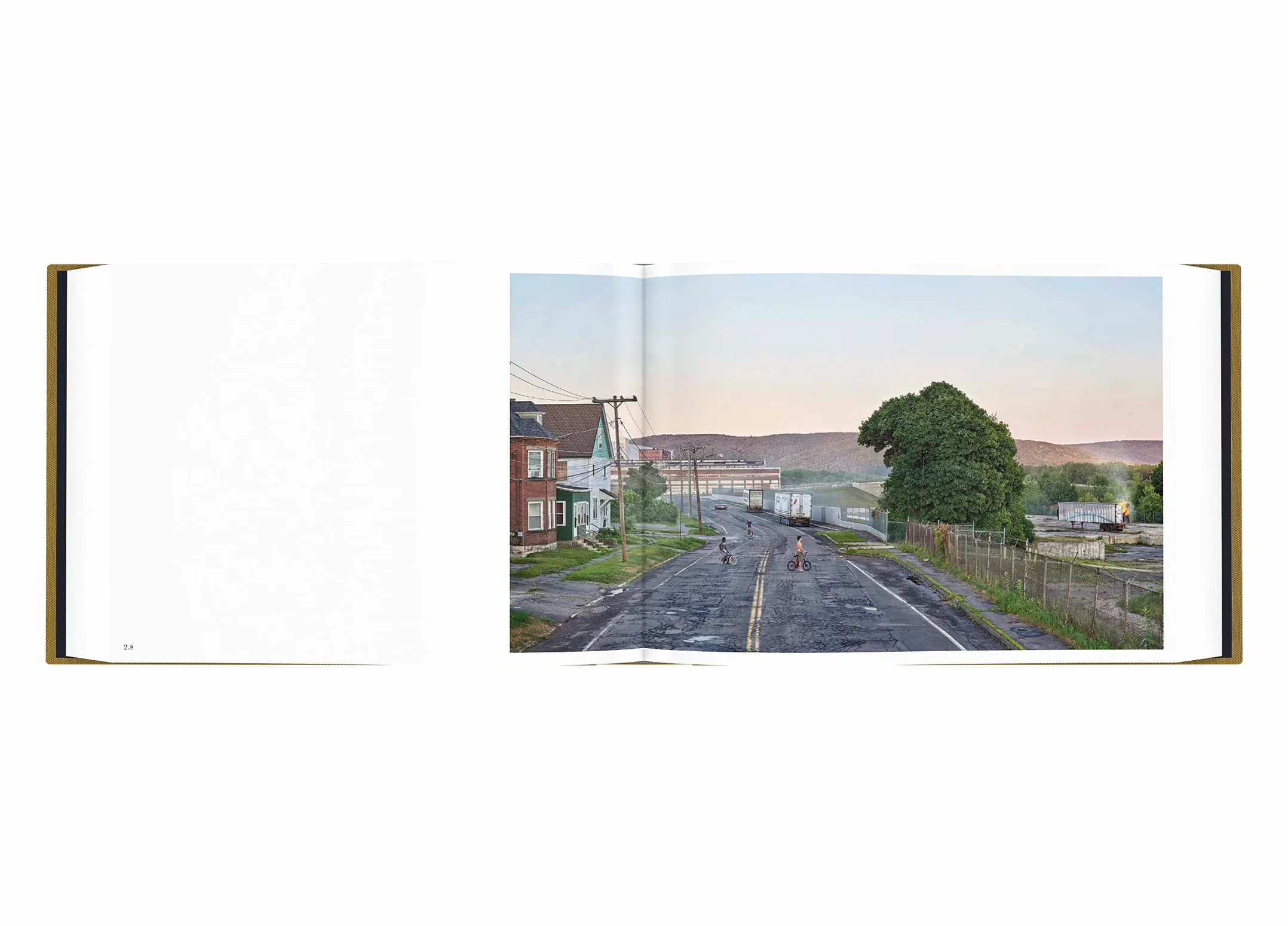 Gregory Crewdson Alone Street /anglais
