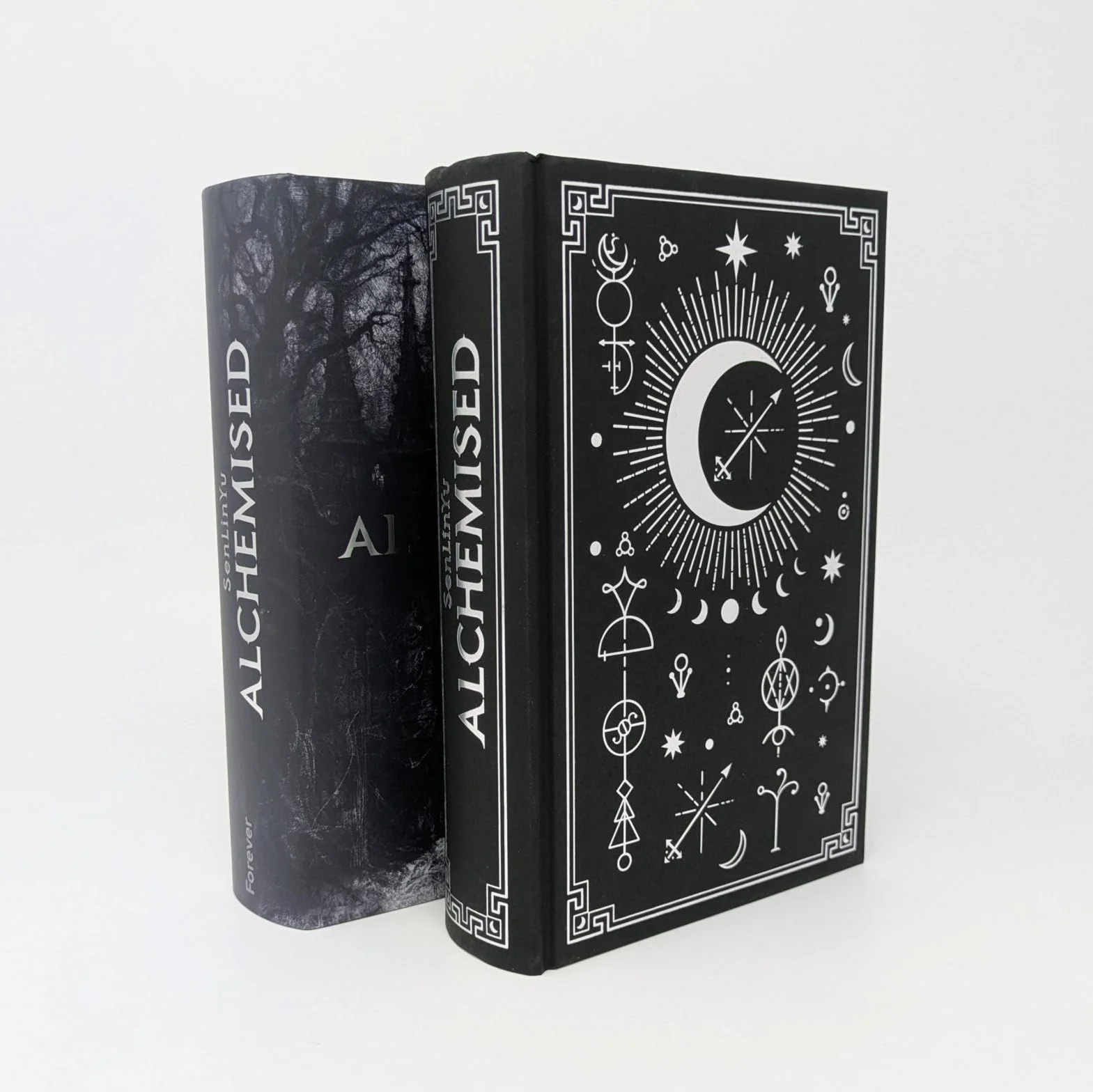 Alchemised English Edition: The global dark fantasy sensation, with sprayed edges