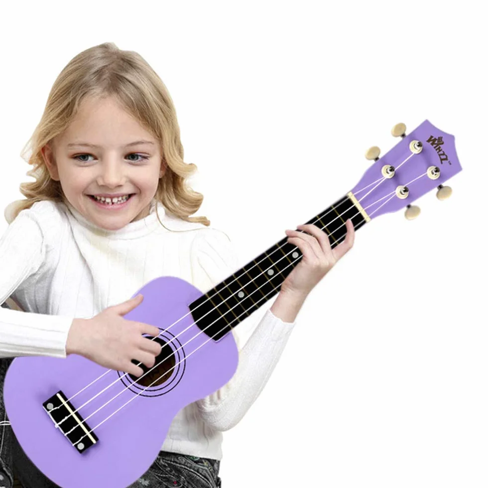 Winzz ukulele sopranowe, zestaw startowy dla początkujących z pokrowcem, urządzeniem do strojenia, dodatkowymi strunami, paskiem, plektronem, naklejkami na próg, arkuszem z chwytami i ściereczką do polerowania