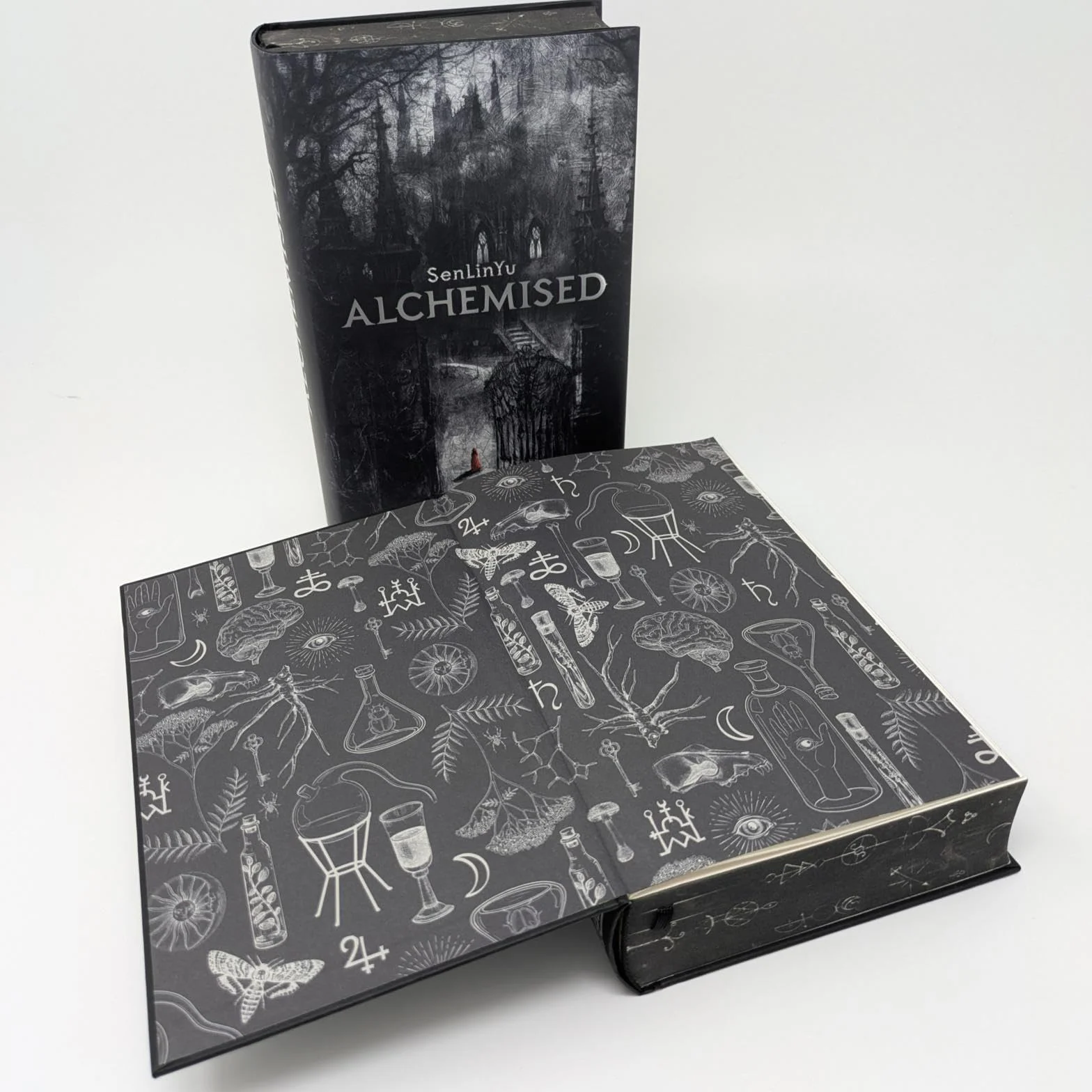 Alchemised English Edition: The global dark fantasy sensation, with sprayed edges