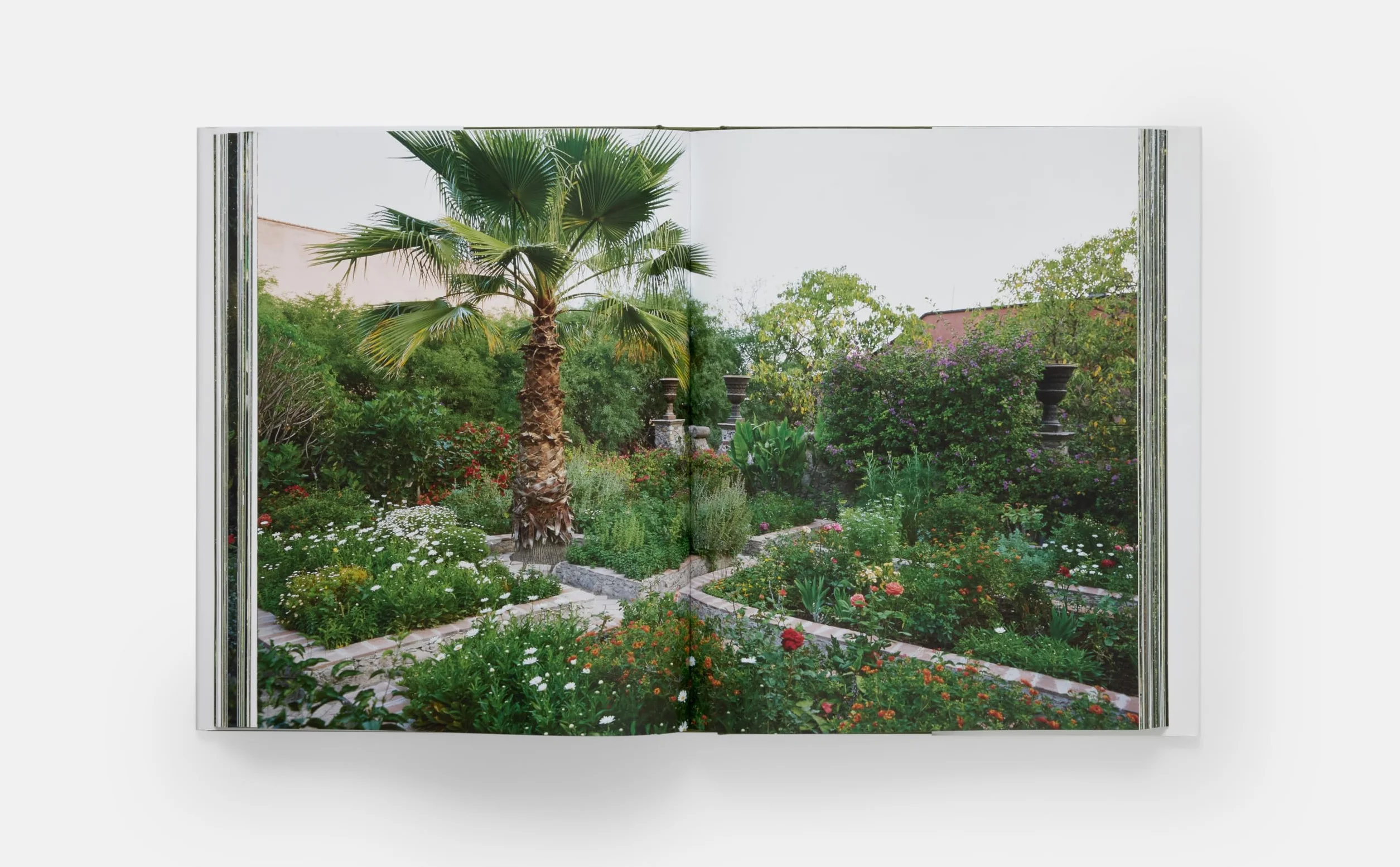 Glorious Gardens: Private Edens of the World's Leading Interior Designers