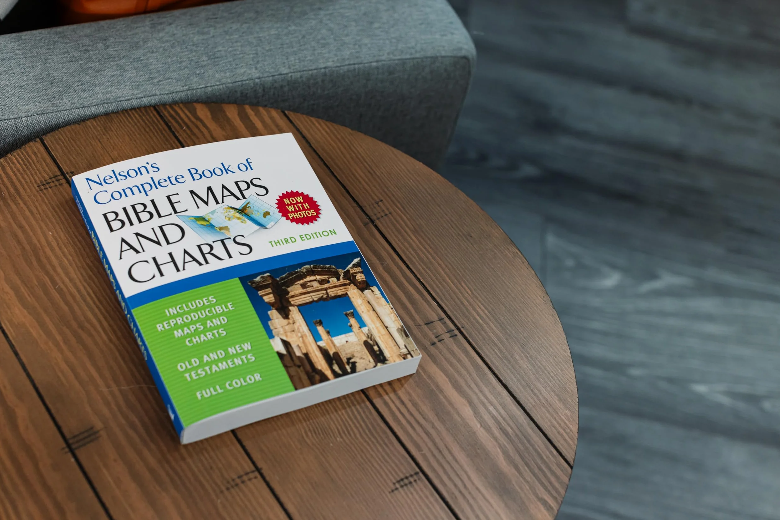 Nelson's Complete Book of Bible Maps and Charts, 3rd Edition: Includes Hundreds of High Resolution Photos