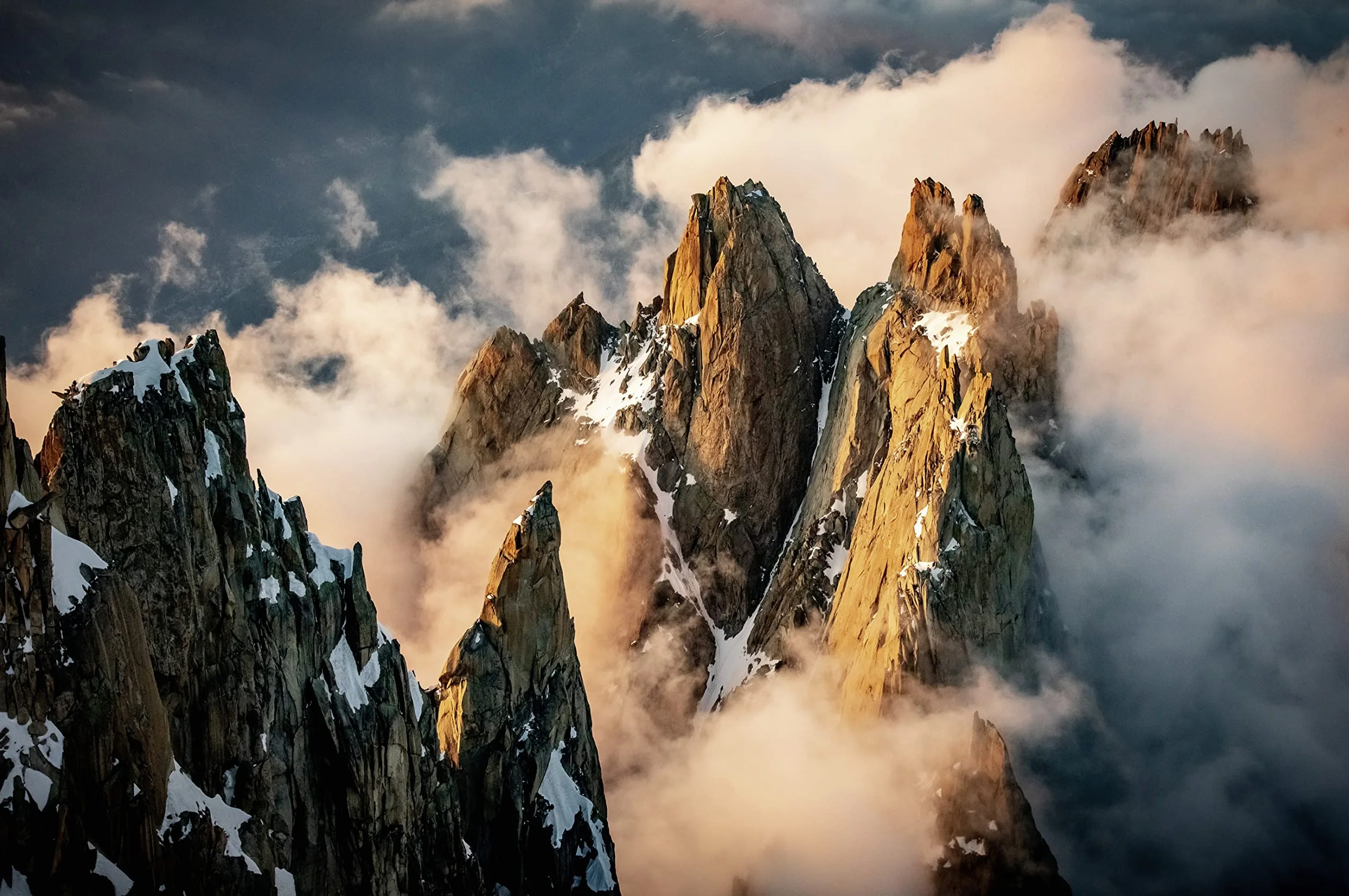 Mont Blanc Lines: Stories and Photos Celebrating the Finest Climbing and Skiing Lines of the Mont Blanc Massif