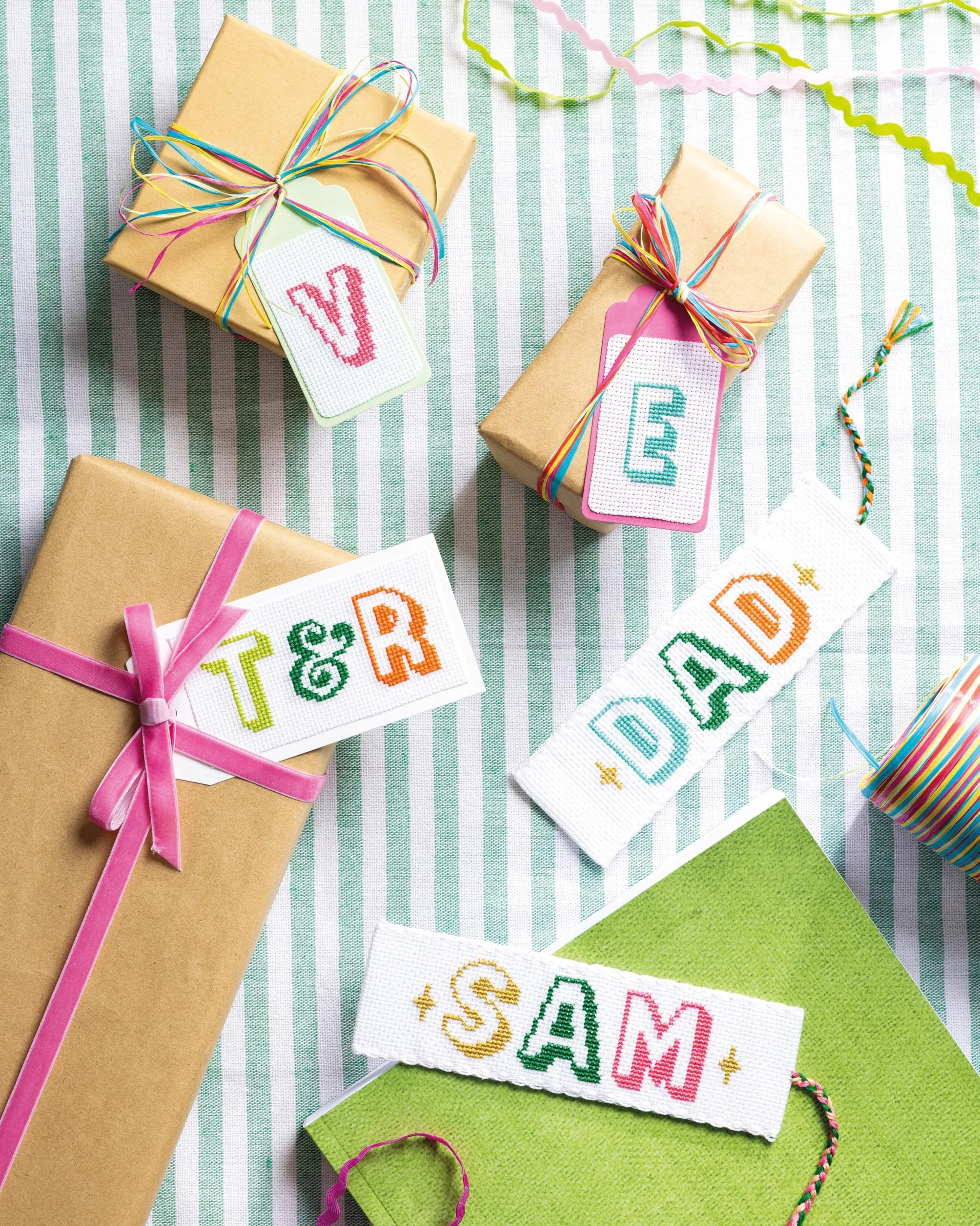 Merry Stitchmas: 24 Fun and Festive Cross Stitch Designs